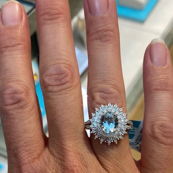 Stunning Aquamarine and Diamond 14k white gold ring size 7 - Picture 2 of 3